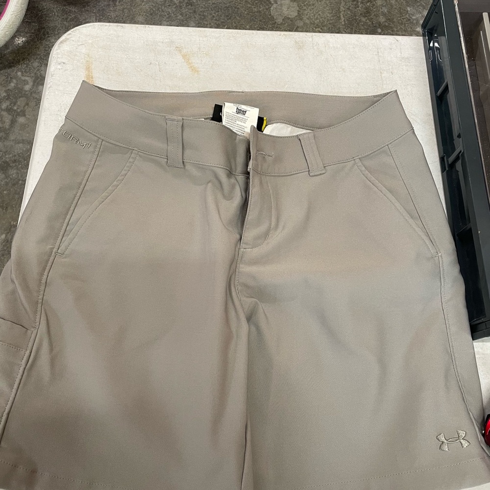 Under Armour Gray Athletic Shorts for Versatile Performance